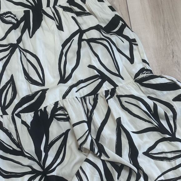 Black and White One Shoulder Maxi Sundress - Picture 4 of 4